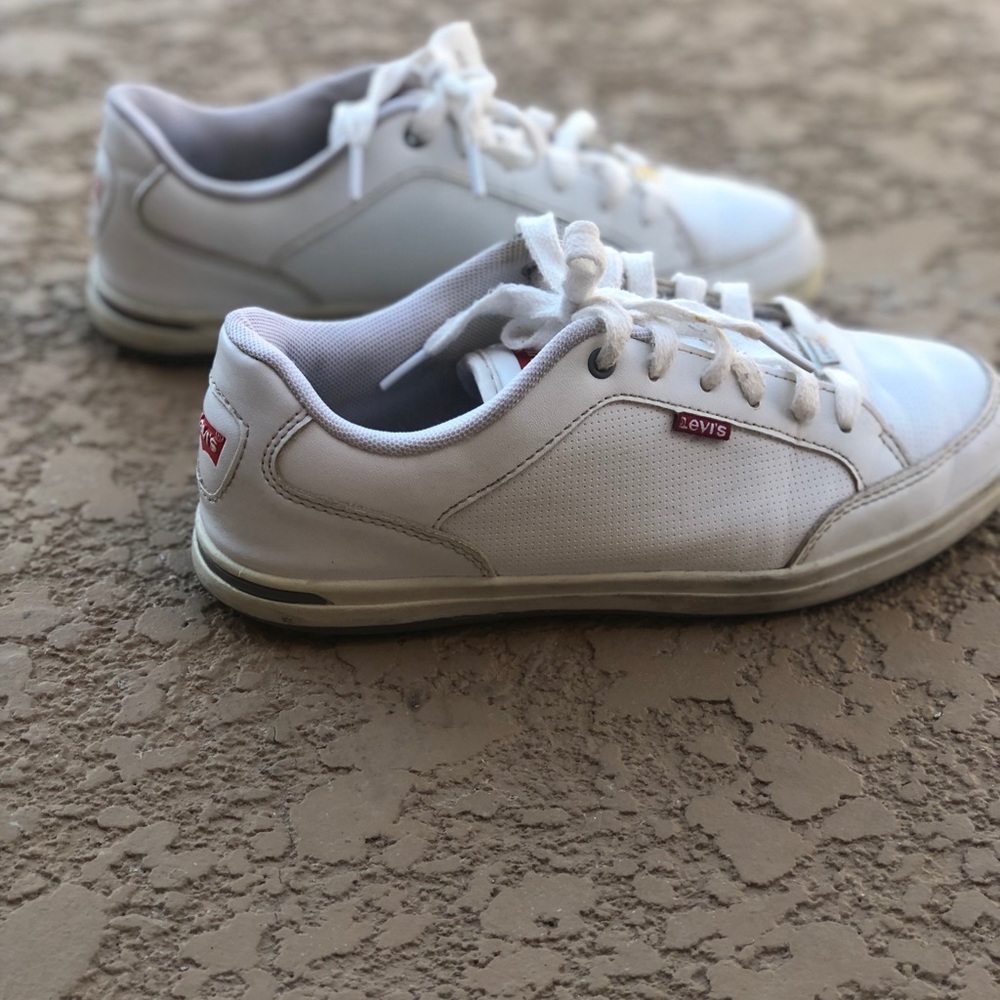 Leather Levi’s size 5